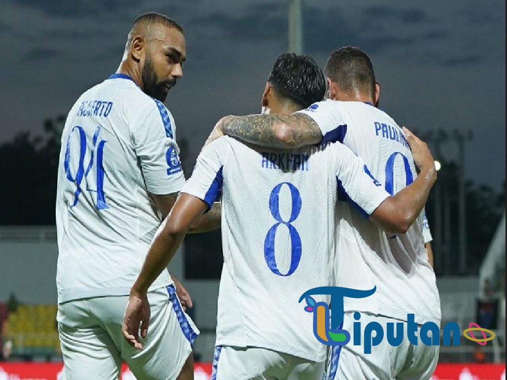 Arema FC Bangkit dan Taklukkan PSM Makassar 2-1