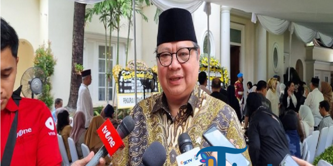 Menko Airlangga dan Menag Sampaikan Belasungkawa di Rumah Duka Istri Wapres Ke-4