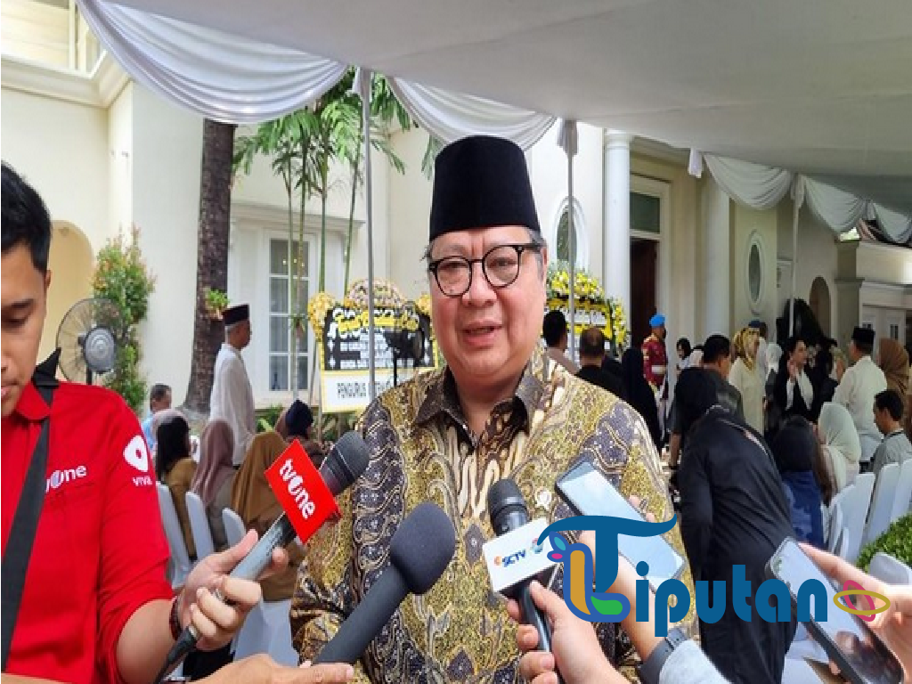 Menko Airlangga dan Menag Sampaikan Belasungkawa di Rumah Duka Istri Wapres Ke-4