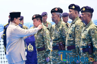 Prabowo Promosikan Pejabat dan Purnawirawan di Atas Kapal Perang