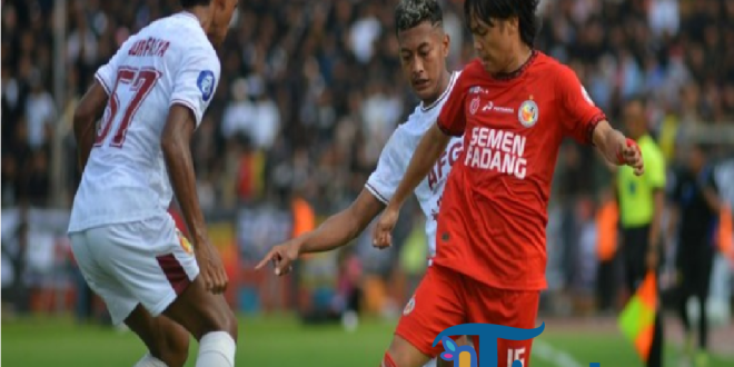 Arema FC Menang Tipis 2-1, Semen Padang Terpuruk dengan Kekalahan Ketujuh Beruntun