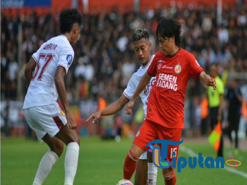 Arema FC Menang Tipis 2-1, Semen Padang Terpuruk dengan Kekalahan Ketujuh Beruntun