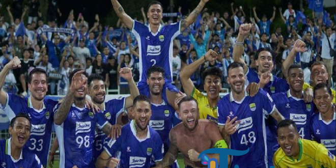 Awak Persib Bandung sempat tertahan di Stadion MBPJ, Malaysia, usai laga dramatis melawan Selangor FC akibat kericuhan suporter tuan rumah yang kecewa atas kekalahan timnya.