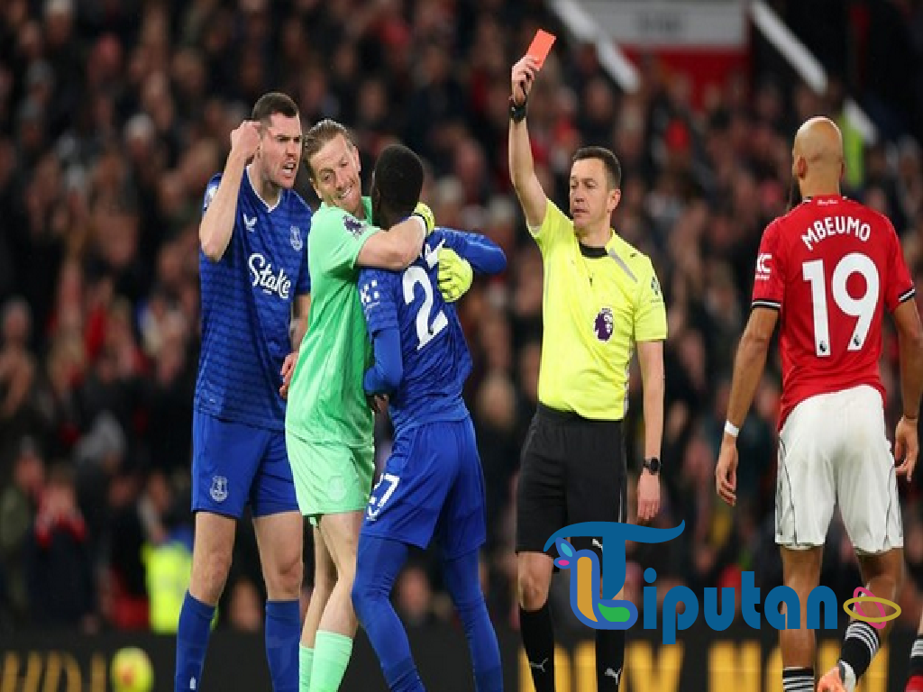 Babak Pertama: Everton dengan 10 Pemain Ungguli MU