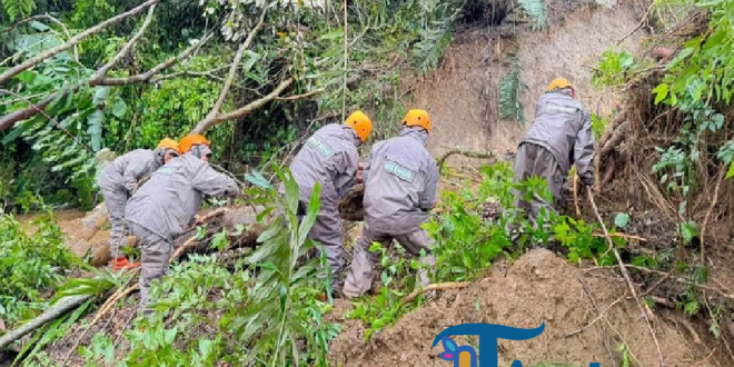 Brimob Polda Sumut Berhasil Pulihkan Akses Jalan Sibolga–Padangsidimpuan Pasca Longsor