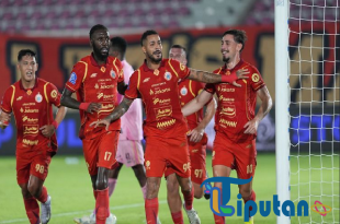 HT Persija vs Persik 0-1: Ezra Cetak Gol Penentu, Pertandingan Sempat Terganggu Genangan