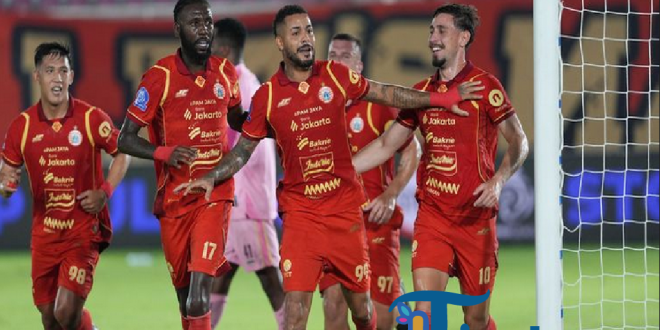 HT Persija vs Persik 0-1: Ezra Cetak Gol Penentu, Pertandingan Sempat Terganggu Genangan