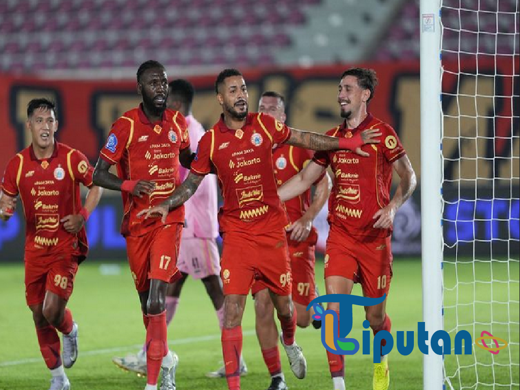 HT Persija vs Persik 0-1: Ezra Cetak Gol Penentu, Pertandingan Sempat Terganggu Genangan