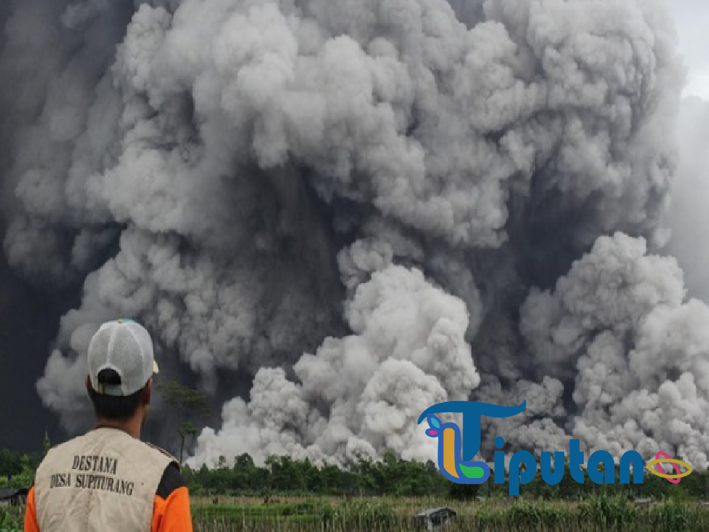 Pendaki di Ranu Kumbolo Diminta Evakuasi Akibat Erupsi Gunung Semeru