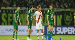 Persebaya Surabaya bangkit dari ketertinggalan dan menaklukkan Persis Solo 2-1 dalam laga pekan ke-11 Super League 2025/2026 di Stadion Gelora Bung Tomo.