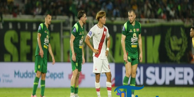 Persebaya Surabaya bangkit dari ketertinggalan dan menaklukkan Persis Solo 2-1 dalam laga pekan ke-11 Super League 2025/2026 di Stadion Gelora Bung Tomo.