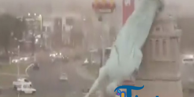 Patung Liberty Ambruk Diterjang Badai, Kepalanya Terpisah dari Tubuh