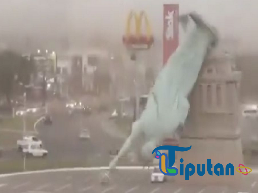 Patung Liberty Ambruk Diterjang Badai, Kepalanya Terpisah dari Tubuh