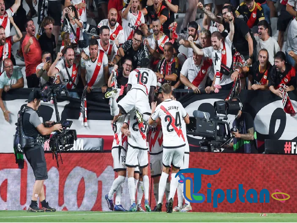 Line-up Granada vs Rayo Vallecano: Trejo, Fran Pérez, Camello Hadapi Saenz, Rodelas, Pascual