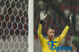 Maarten Paes Resmi Pilih Ajax, Bukan Persib