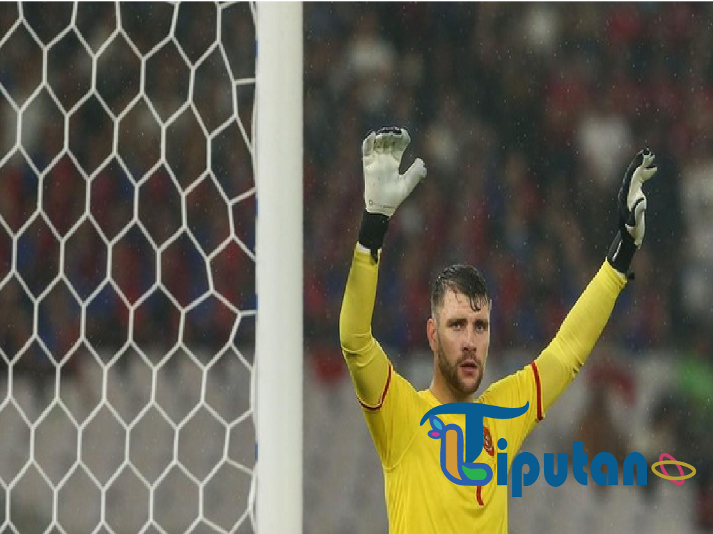 Maarten Paes Resmi Pilih Ajax, Bukan Persib