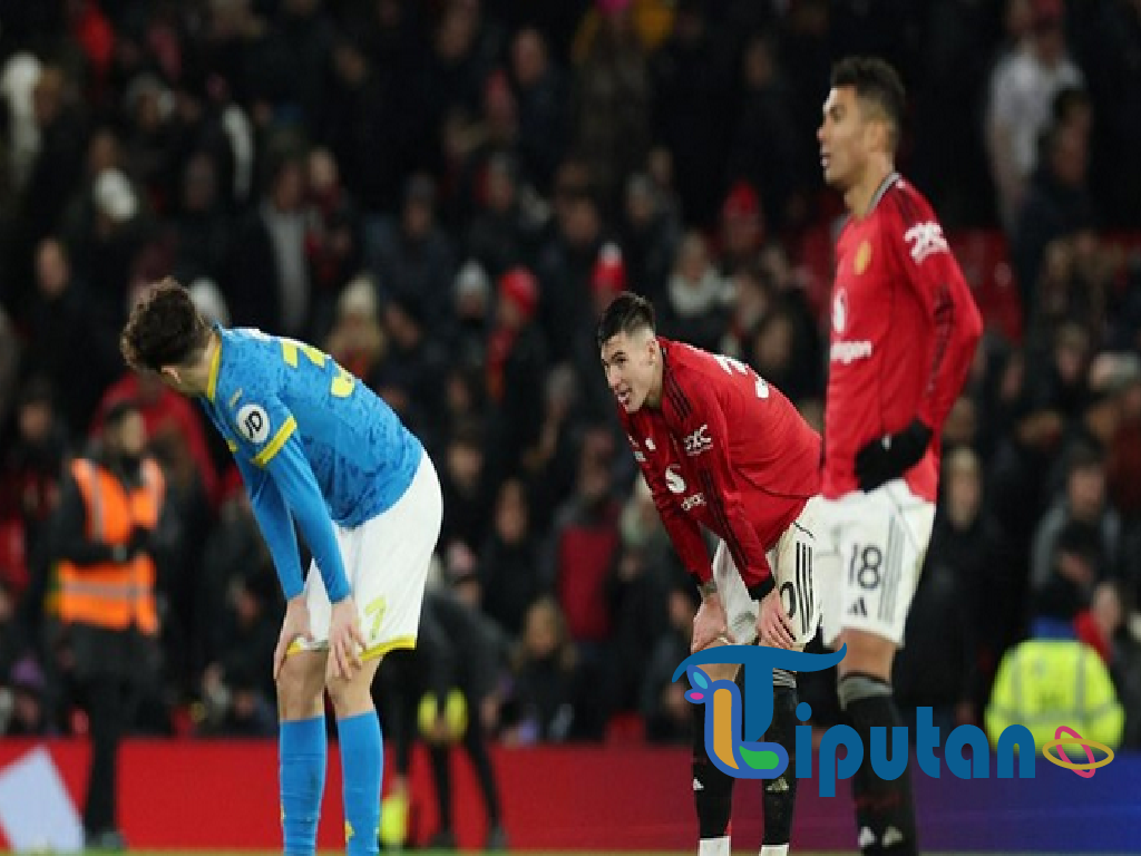 Neville Kritik Keras: MU Tampil Buruk Usai Gagal Kalahkan Wolves