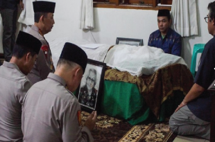 Para Pejabat Hadir di Rumah Duka Eyang Meri