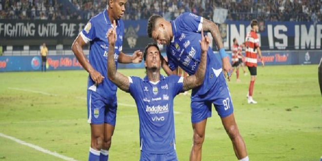 Persib Bandung vs Madura United: Pangeran Biru Hantam 5-0