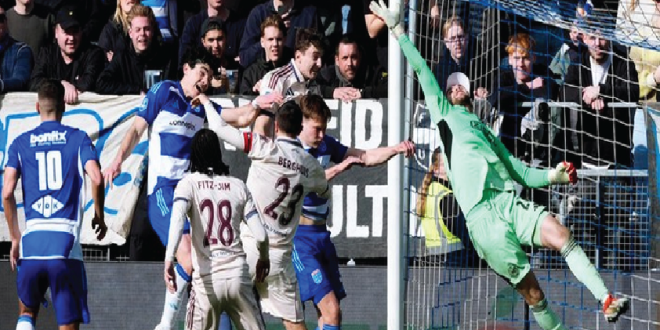 Ajax Menang, Maarten Paes Catat Clean Sheet dan Raih Rating Tinggi