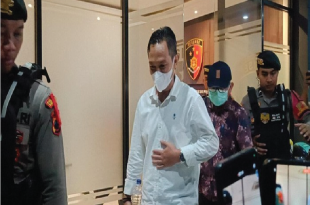 KPK Tangkap Bupati Cilacap, Langsung Dibawa ke Jakarta