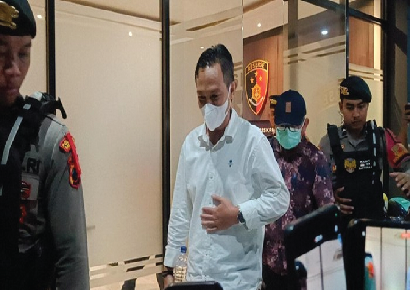 KPK Tangkap Bupati Cilacap, Langsung Dibawa ke Jakarta