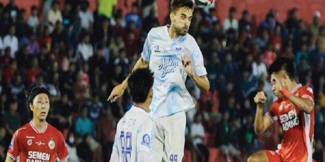 Super League: Semen Padang Ditahan PSIM yang Bermain dengan 10 Pemain