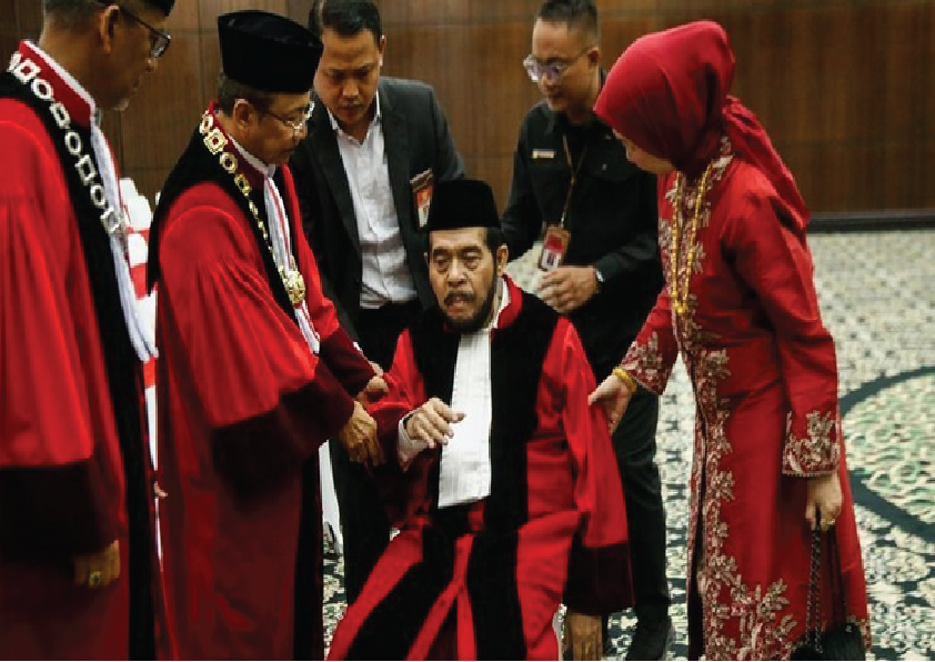 Anwar Usman Pingsan Usai Kirab Wisuda Purnabakti MK