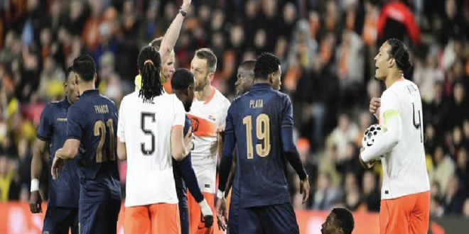 Belanda vs Ekuador: Duel Berakhir Imbang 1-1, Dumfries Dikartu Merah