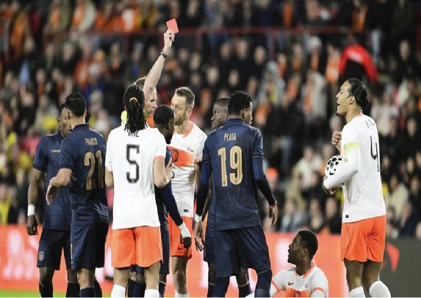 Belanda vs Ekuador: Duel Berakhir Imbang 1-1, Dumfries Dikartu Merah