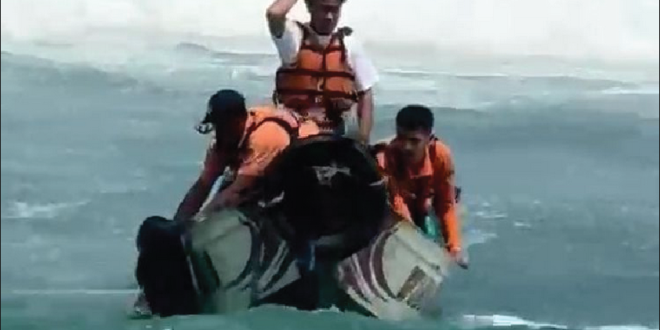 Dua Wisatawan Terseret Arus 'Rip Current' di Pantai Sundak, Berhasil Diselamatkan