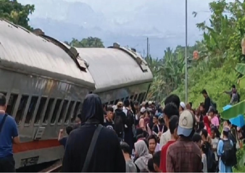 KAI: 8 Perjalanan Kereta Dibatalkan Imbas Bangunkarta Anjlok