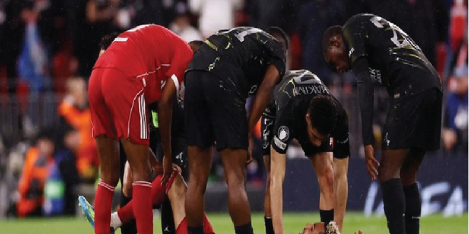 Liverpool tumbang, Ekitike alami cedera serius