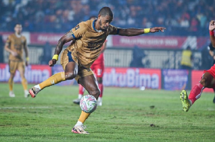 Malut United Takluk 1-2 dari Dewa United: Banten Warriors Sukses Amankan Tiga Poin