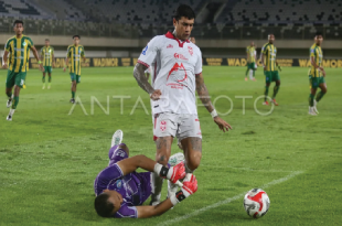 Malut United membantai PSBS Biak dengan skor telak 7-0