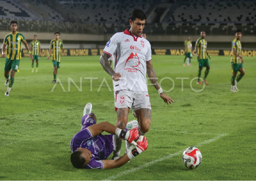 Malut United membantai PSBS Biak dengan skor telak 7-0