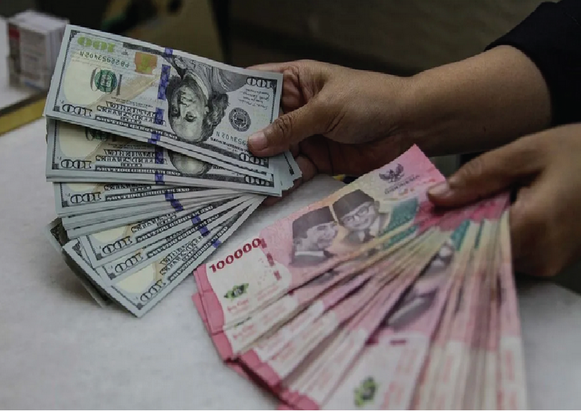 Rupiah Melemah 0,62 Persen Tertekan Kenaikan Harga Minyak Dunia