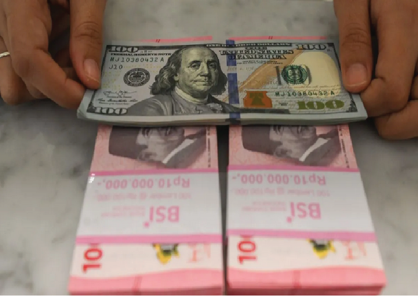 Rupiah Melemah, Sentimen Domestik Rapuh