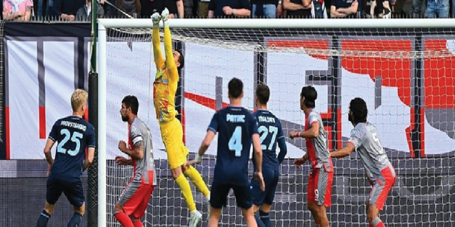 Audero kebobolan di menit-menit krusial, membuat Cremonese harus menyerah 1-2 dari Lazio