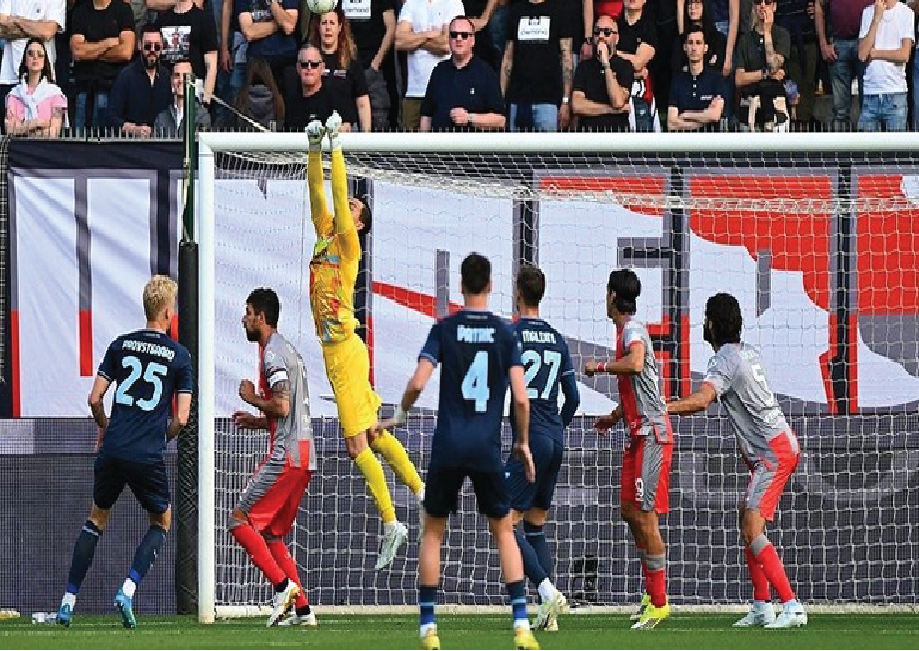 Audero kebobolan di menit-menit krusial, membuat Cremonese harus menyerah 1-2 dari Lazio
