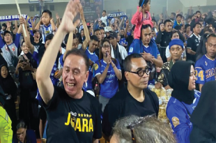 Persib Taklukkan Persija, Iwan Bule Turut Merayakan Kemenangan