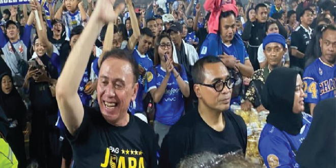 Persib Taklukkan Persija, Iwan Bule Turut Merayakan Kemenangan