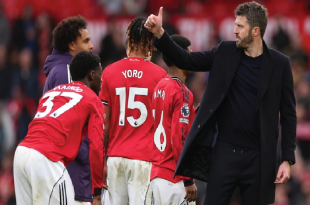 Rooney: Hanya Tunggu Waktu MU Permanenkan Michael Carrick