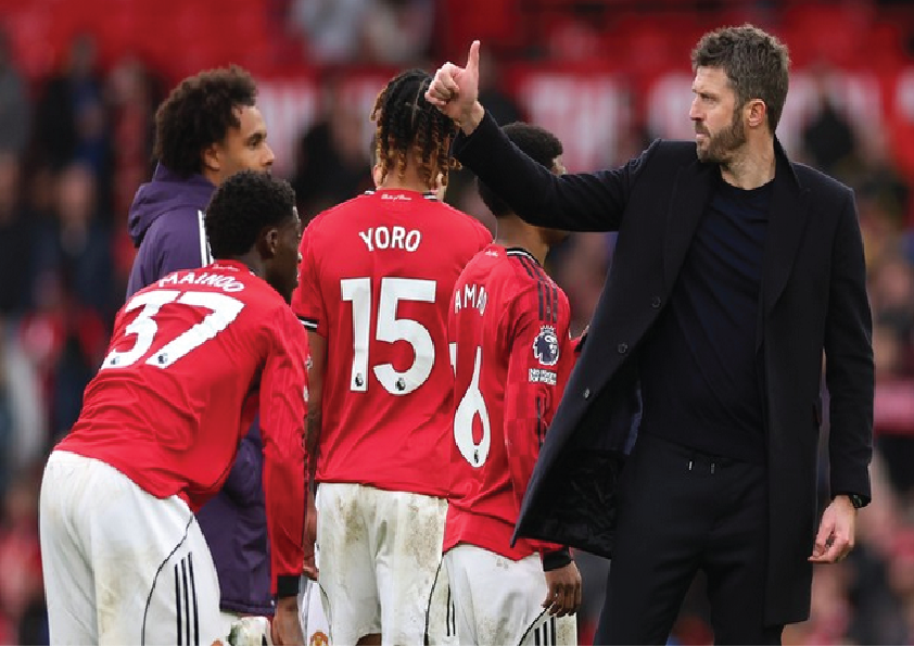 Rooney: Hanya Tunggu Waktu MU Permanenkan Michael Carrick