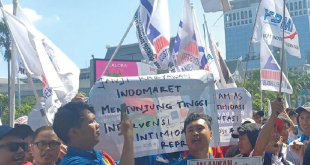 Buruh Indomaret Geruduk Menara PIK Usai Lembur Tak Dibayar