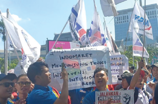 Buruh Indomaret Geruduk Menara PIK Usai Lembur Tak Dibayar