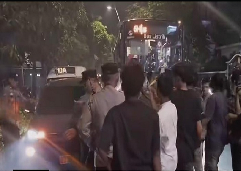 Demo Massa di Cikini Malam Hari, Tolak Kenaikan BBM