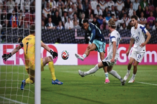 Die Mannschaft Hantam Finlandia 4-0