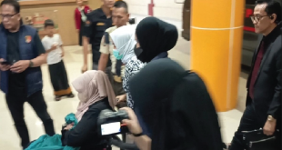 Dokter Tifa Gunakan Kursi Roda Usai Pemeriksaan di RS Polri, Ada Apa?