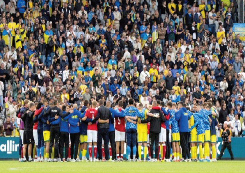 Eriksen Kembali Kolaps, Duel Denmark vs Ukraina Terhenti